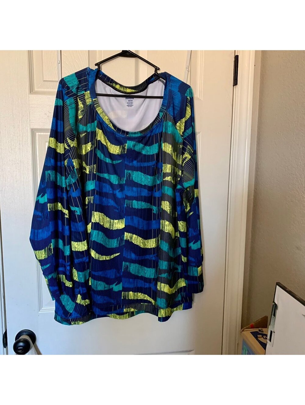 Reebok Women's Long Sleeve Athletic Top Size XL Blue Green Yellow Pattern